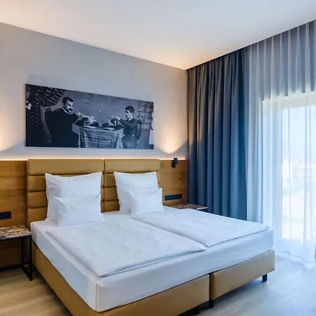 Mk Tirana Hotell 5*