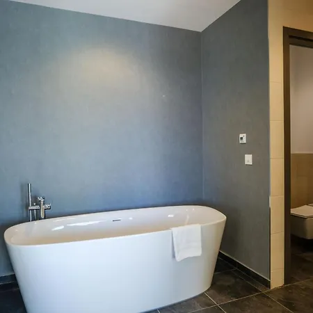 Mk Tirana Hotell 5*