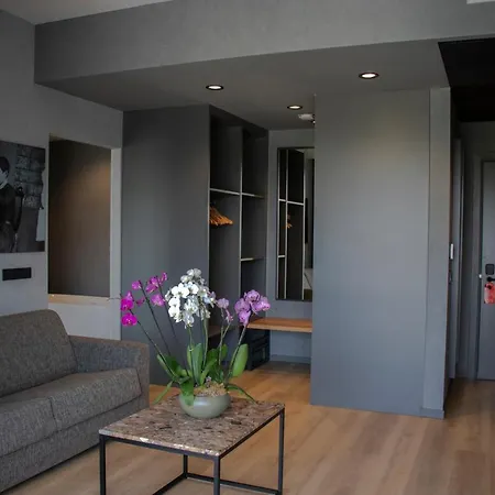 Mk Tirana 酒店 Rinas