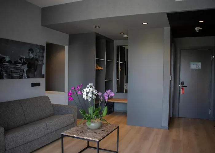 Mk Tirana فندق Rinas